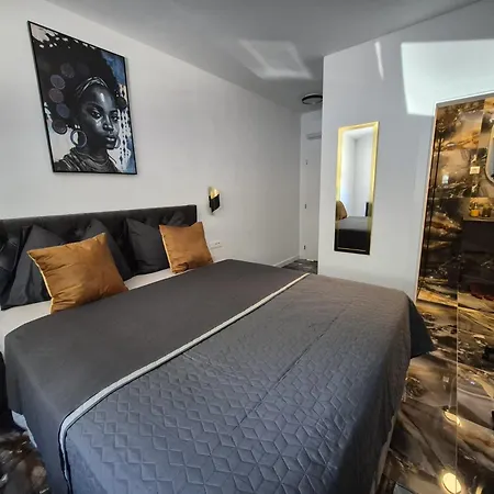 Luxury Zita