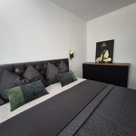 Luxury Zita
