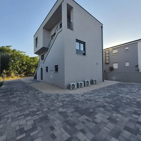 Luxury Zita Apartment Vir
